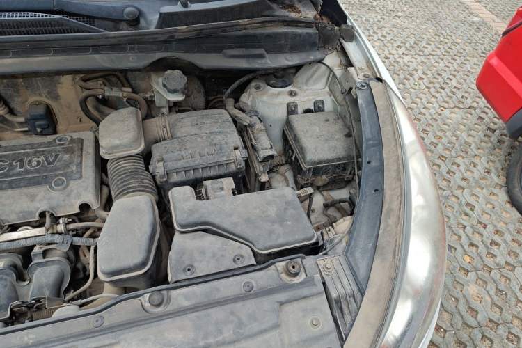 Used Hyundai ix35 2010 2.0L Automatic Two-Wheel Drive Elite Edition GLS Engine Bay Left