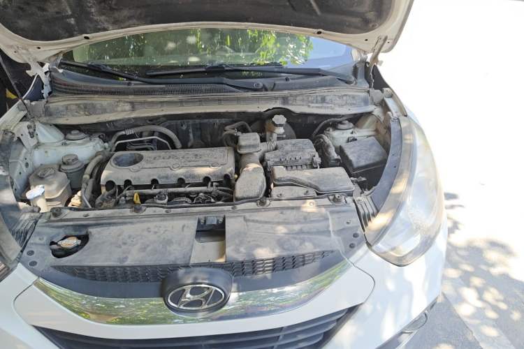 Used Hyundai ix35 2010 2.0L Automatic Two-Wheel Drive Elite Edition GLS Engine Bay Left