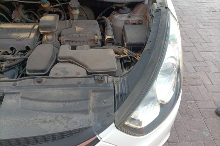 Used Hyundai ix35 2010 2.0L Automatic Two-Wheel Drive Elite Edition GLS Engine Bay Left