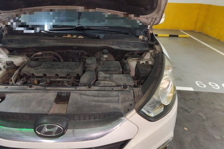 Used Hyundai ix35 2010 2.0L Automatic Two-Wheel Drive Elite Edition GLS Engine Bay Left