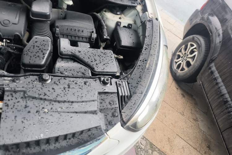Used Hyundai ix35 2010 2.0L Automatic Two-Wheel Drive Elite Edition GLS Engine Bay Left