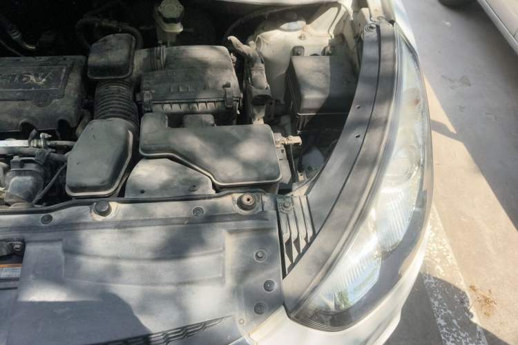 Used Hyundai ix35 2010 2.0L Automatic Two-Wheel Drive Elite Edition GLS Engine Bay Left