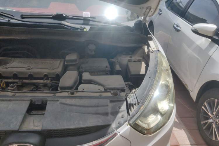 Used Hyundai ix35 2010 2.0L Automatic 4x4 Premium GLS Trim Engine Bay Left