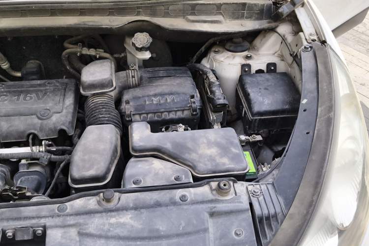 Used Hyundai ix35 2010 2.0L Automatic Two-Wheel Drive Elite Edition GLS Engine Bay Left
