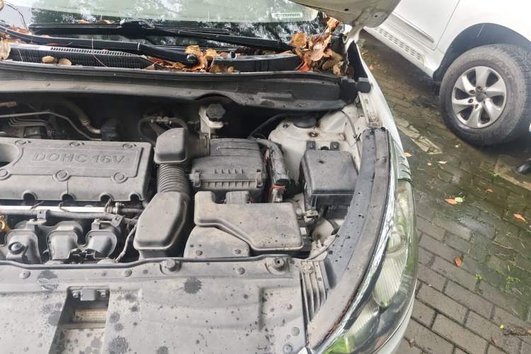 Used Hyundai ix35 2010 2.0L Automatic Two-Wheel Drive New Edition GL Engine Bay Left