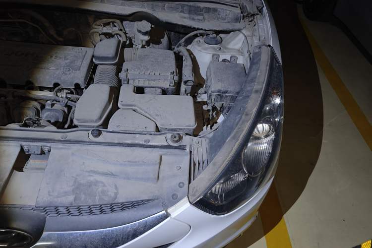 Used Hyundai ix35 2010 2.0L Automatic Two-Wheel Drive Elite Edition GLS Engine Bay Left