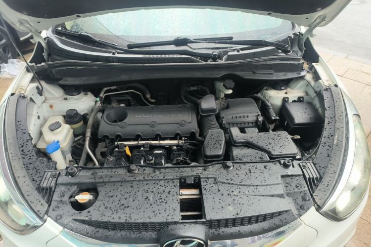 Used Hyundai ix35 2010 2.0L Automatic Two-Wheel Drive Elite Edition GLS Engine Bay