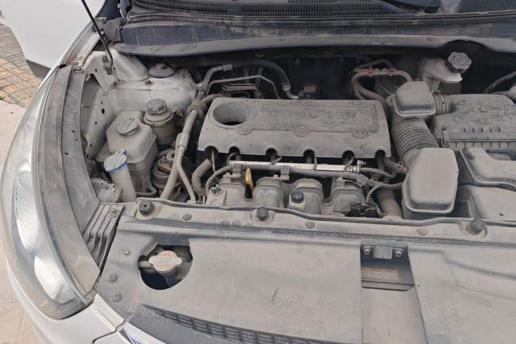 Used Hyundai ix35 2010 2.0L Automatic Two-Wheel Drive Elite Edition GLS Engine Bay Right