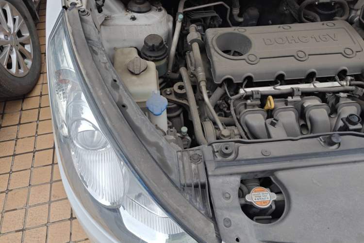 Used Hyundai ix35 2010 2.0L Automatic Two-Wheel Drive Elite Edition GLS Engine Bay Right