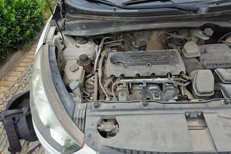 Used Hyundai ix35 2010 2.0L Automatic Two-Wheel Drive Elite Edition GLS Engine Bay Right