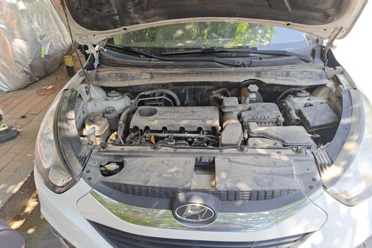 Used Hyundai ix35 2010 2.0L Automatic Two-Wheel Drive Elite Edition GLS Engine Bay Right