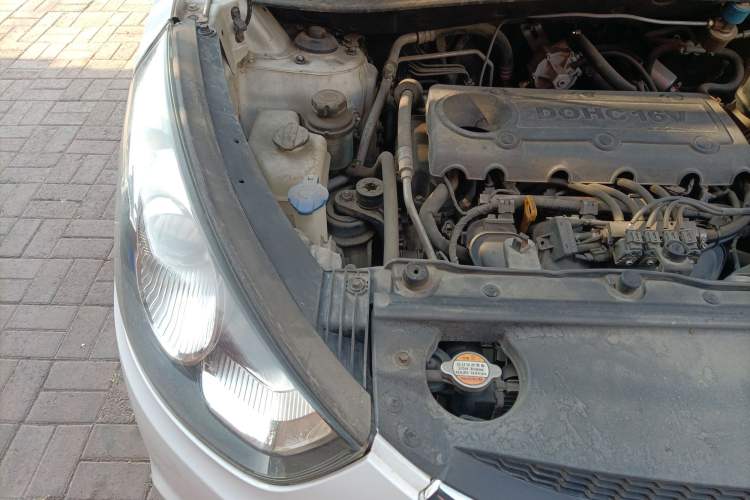 Used Hyundai ix35 2010 2.0L Automatic Two-Wheel Drive Elite Edition GLS Engine Bay Right