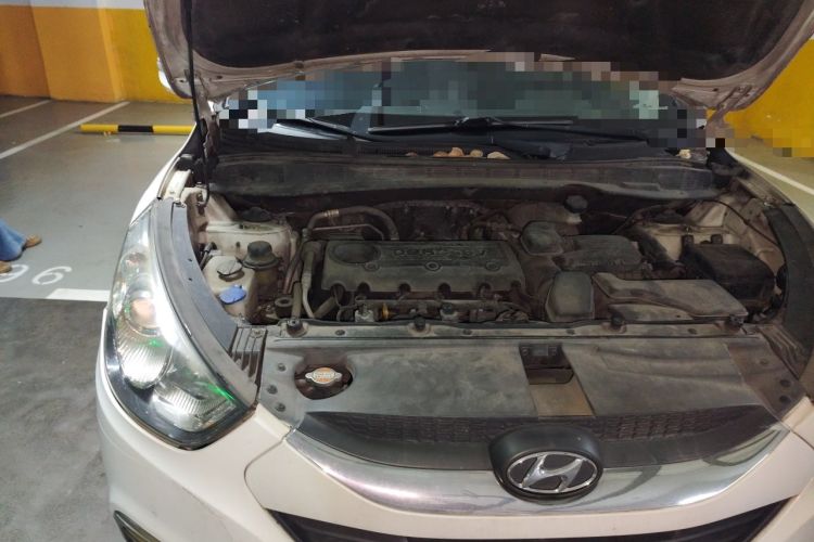 Used Hyundai ix35 2010 2.0L Automatic Two-Wheel Drive Elite Edition GLS Engine Bay Right