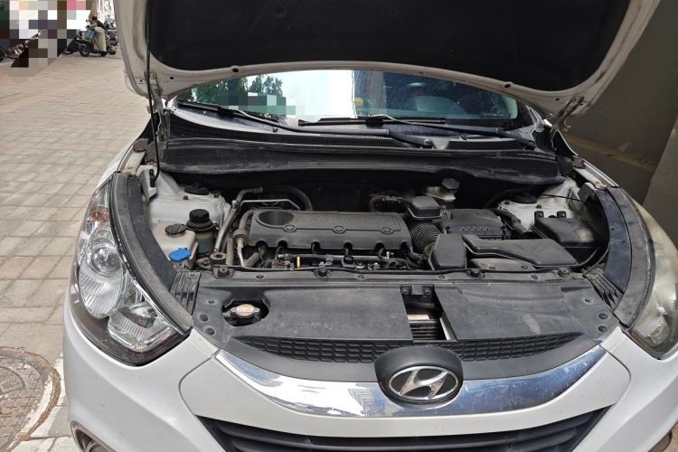 Used Hyundai ix35 2010 2.0L Automatic Two-Wheel Drive Elite Edition GLS Engine Bay Right