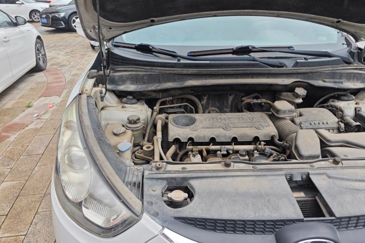 Used Hyundai ix35 2010 2.4L Automatic 2WD Prestige GLS Trim Engine Bay Right
