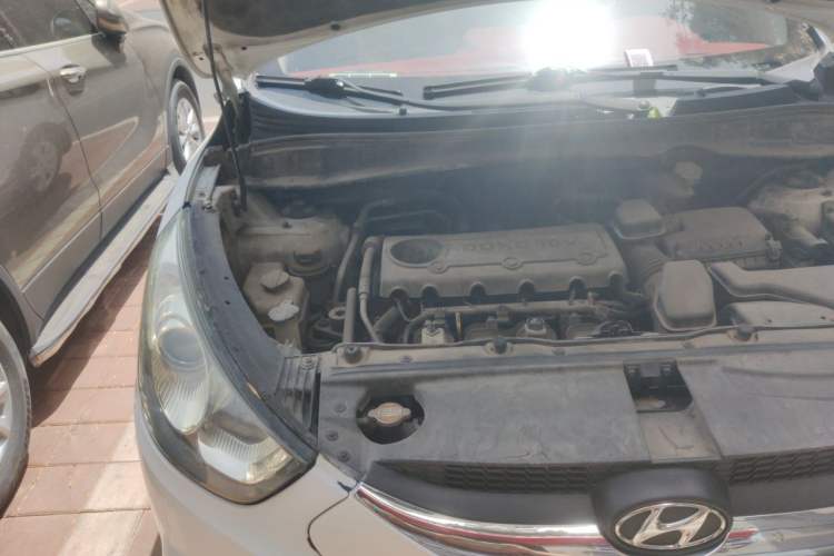 Used Hyundai ix35 2010 2.0L Automatic 4x4 Premium GLS Trim Engine Bay Right