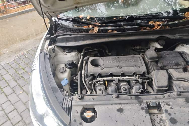 Used Hyundai ix35 2010 2.0L Automatic Two-Wheel Drive New Edition GL Engine Bay Right