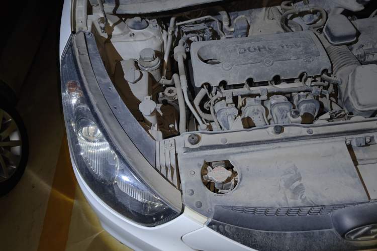Used Hyundai ix35 2010 2.0L Automatic Two-Wheel Drive Elite Edition GLS Engine Bay Right