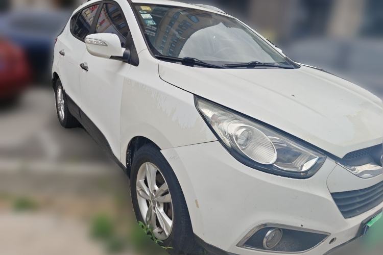 Used Hyundai ix35 2010 2.0L Automatic Two-Wheel Drive Elite Edition GLS Front Right 45 Deg