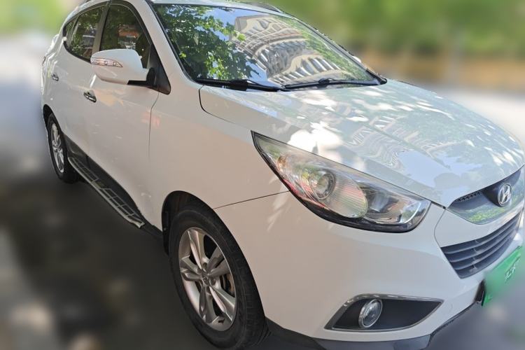 Used Hyundai ix35 2010 2.0L Automatic Two-Wheel Drive Elite Edition GLS Front Right 45 Deg