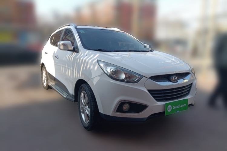 Used Hyundai ix35 2010 2.0L Automatic Two-Wheel Drive Elite Edition GLS Front Right 45 Deg