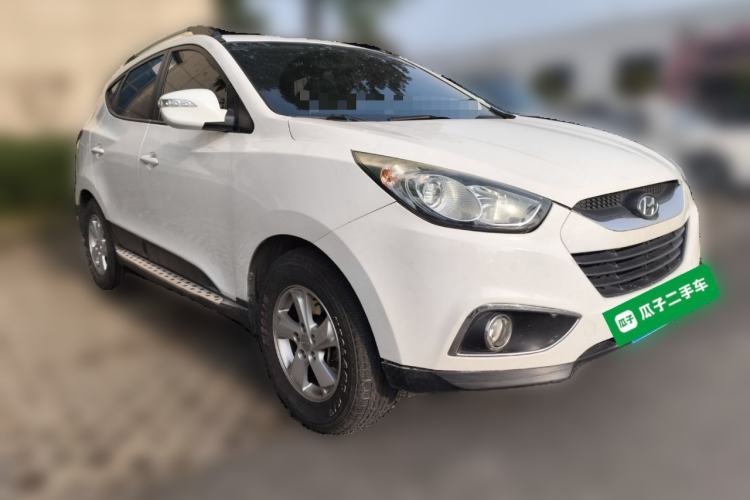 Used Hyundai ix35 2010 2.0L Manual Two-Wheel Drive New Edition GL Front Right 45 Deg