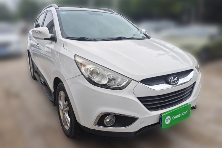 Used Hyundai ix35 2010 2.4L Automatic 2WD Prestige GLS Trim Front Right 45 Deg