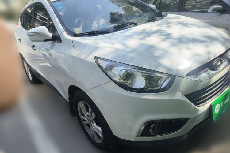 Used Hyundai ix35 2010 2.0L Automatic Two-Wheel Drive Elite Edition GLS Front Right 45 Deg