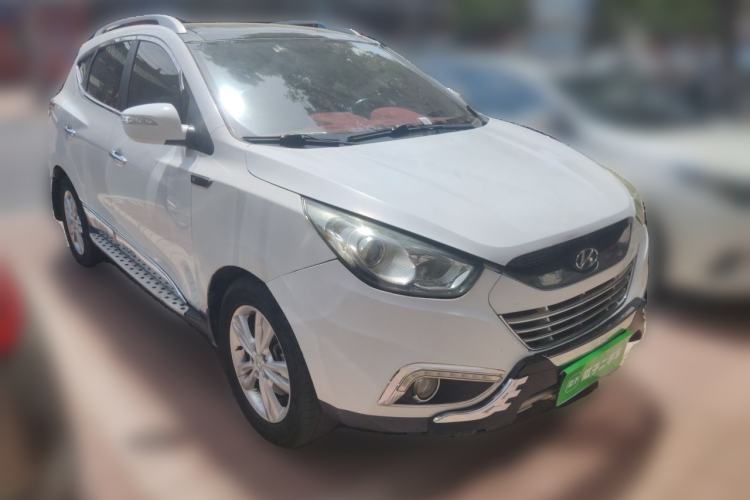 Used Hyundai ix35 2010 2.0L Automatic 4x4 Premium GLS Trim Front Right 45 Deg