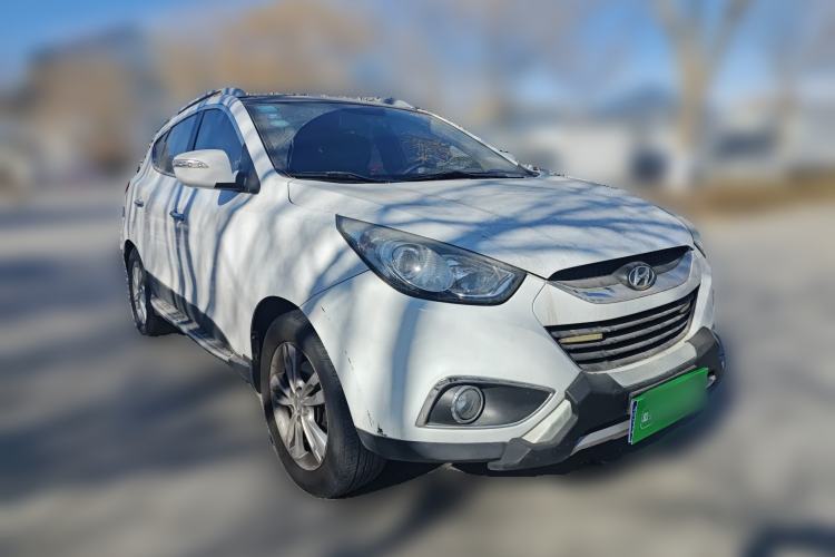 Used Hyundai ix35 2010 2.0L Automatic 4x4 Premium GLS Trim Front Right 45 Deg