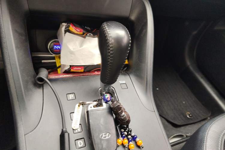 Used Hyundai ix35 2010 2.0L Automatic Two-Wheel Drive Elite Edition GLS Gear Lever