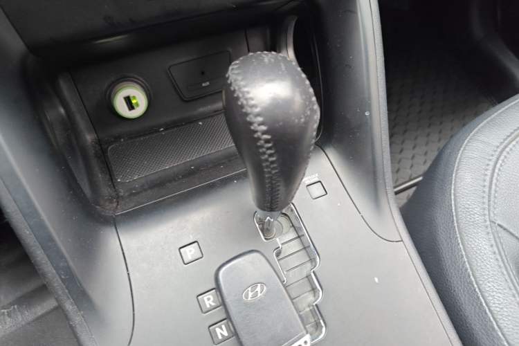 Used Hyundai ix35 2010 2.0L Automatic Two-Wheel Drive Elite Edition GLS Gear Lever