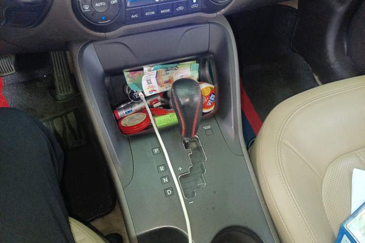 Used Hyundai ix35 2010 2.0L Automatic Two-Wheel Drive Elite Edition GLS Gear Lever