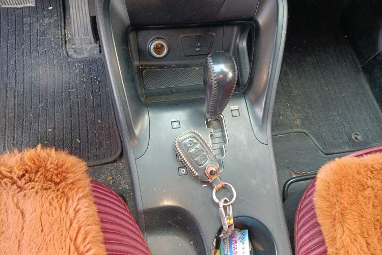 Used Hyundai ix35 2010 2.0L Automatic Two-Wheel Drive Elite Edition GLS Gear Lever