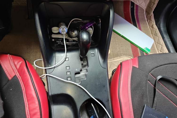 Used Hyundai ix35 2010 2.0L Automatic Two-Wheel Drive Elite Edition GLS Gear Lever