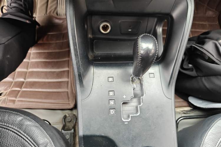 Used Hyundai ix35 2010 2.0L Automatic Two-Wheel Drive Elite Edition GLS Gear Lever