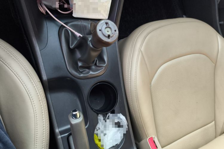 Used Hyundai ix35 2010 2.0L Manual Two-Wheel Drive New Edition GL Gear Lever