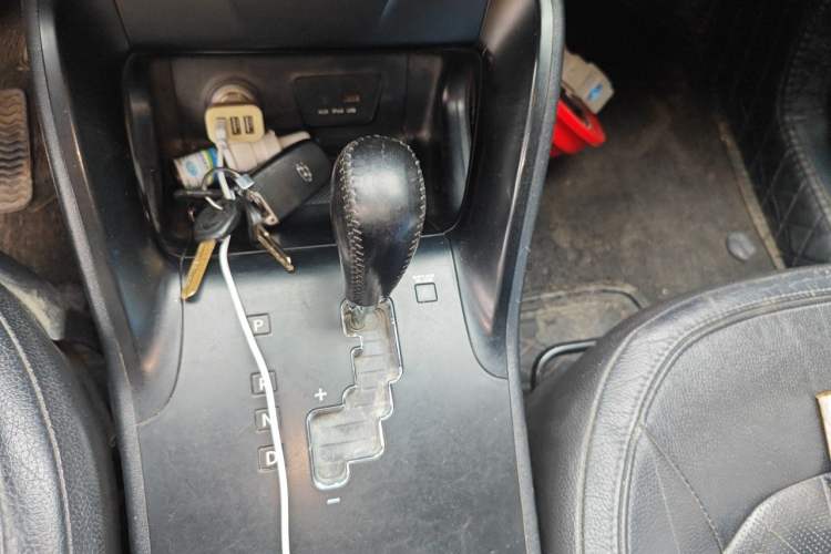 Used Hyundai ix35 2010 2.4L Automatic 2WD Prestige GLS Trim Gear Lever