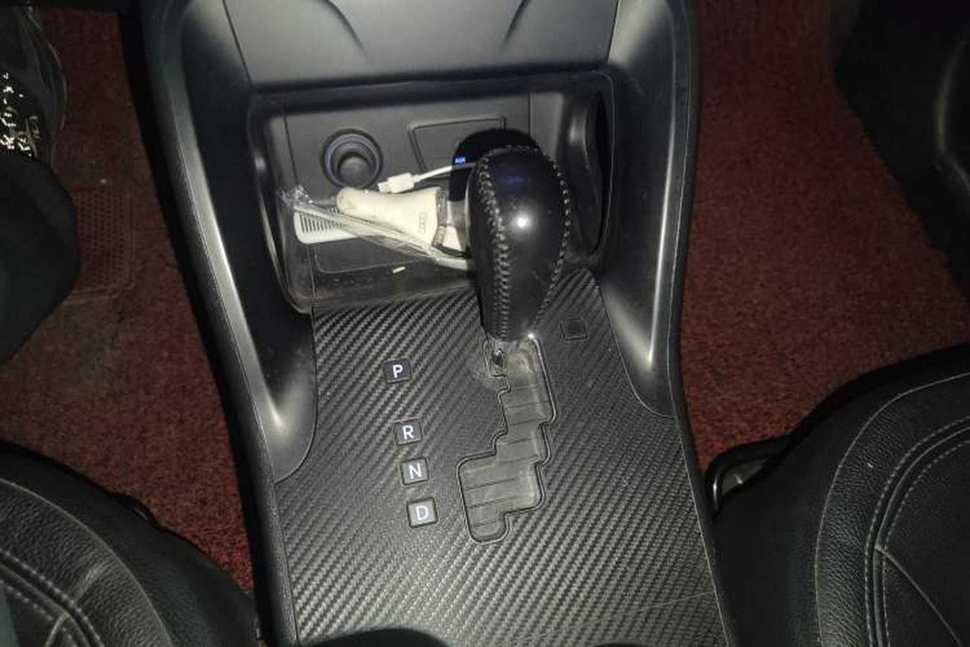 Used Hyundai ix35 2010 2.0L Automatic Two-Wheel Drive Elite Edition GLS Gear Lever