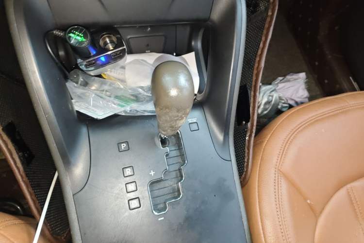 Used Hyundai ix35 2010 2.0L Automatic Two-Wheel Drive New Edition GL Gear Lever