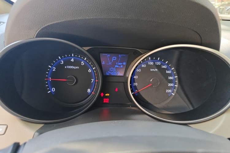 Used Hyundai ix35 2010 2.0L Automatic Two-Wheel Drive Elite Edition GLS Instrument Cluster