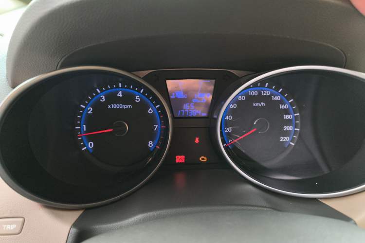 Used Hyundai ix35 2010 2.0L Manual Two-Wheel Drive New Edition GL Instrument Cluster