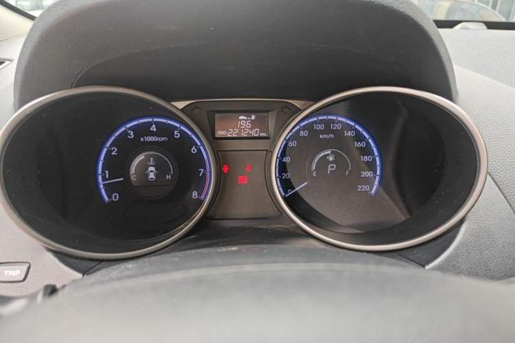 Used Hyundai ix35 2010 2.4L Automatic 2WD Prestige GLS Trim Instrument Cluster