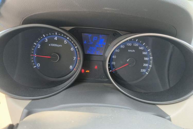 Used Hyundai ix35 2010 2.0L Automatic Two-Wheel Drive Elite Edition GLS Instrument Cluster