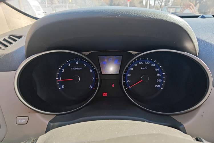 Used Hyundai ix35 2010 2.0L Automatic 4x4 Premium GLS Trim Instrument Cluster