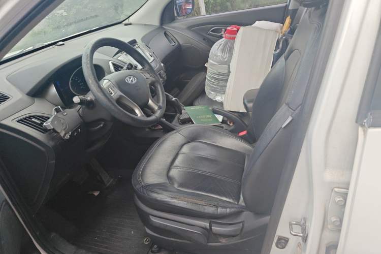 Used Hyundai ix35 2010 2.0L Automatic Two-Wheel Drive Elite Edition GLS Left Front Seat