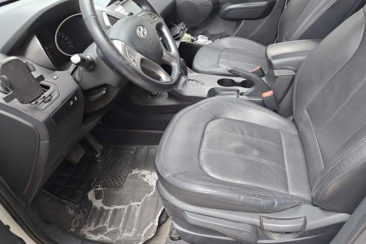 Used Hyundai ix35 2010 2.0L Automatic Two-Wheel Drive Elite Edition GLS Left Front Seat