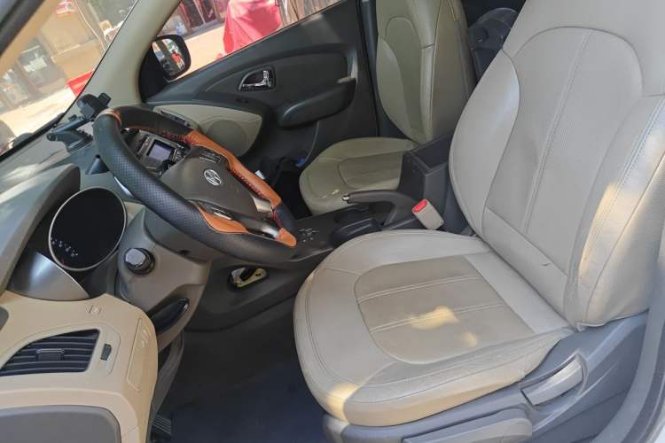 Used Hyundai ix35 2010 2.0L Automatic Two-Wheel Drive Elite Edition GLS Left Front Seat