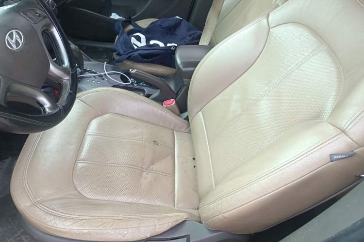 Used Hyundai ix35 2010 2.0L Automatic Two-Wheel Drive Elite Edition GLS Left Front Seat