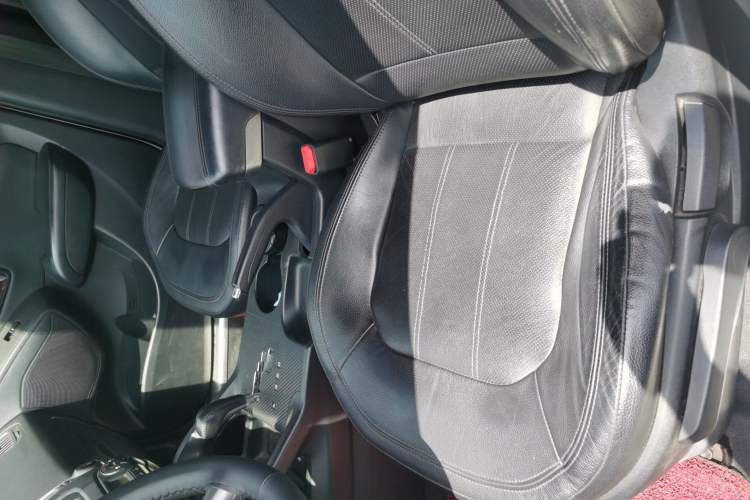 Used Hyundai ix35 2010 2.0L Automatic Two-Wheel Drive Elite Edition GLS Left Front Seat